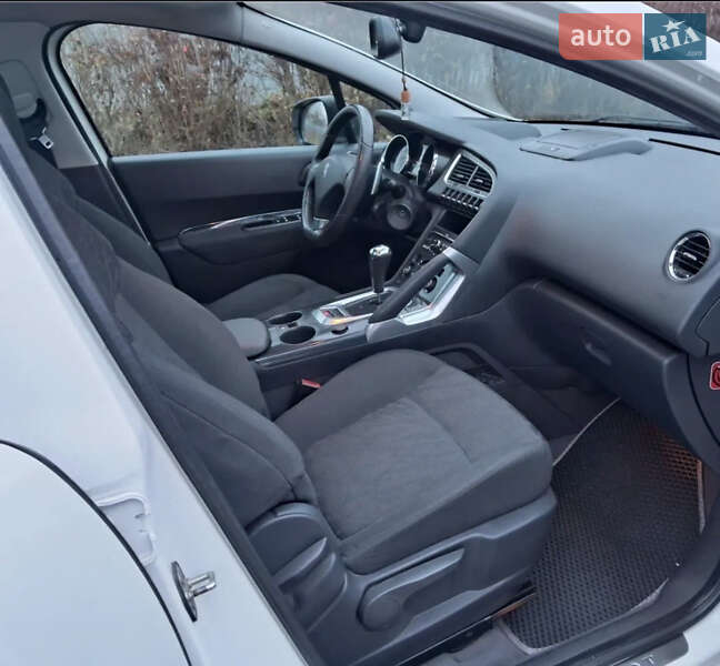 Позашляховик / Кросовер Peugeot 3008 2012 в Львові фото 18 Позашляховик / Кросовер Peugeot 3008 2012 в Львові