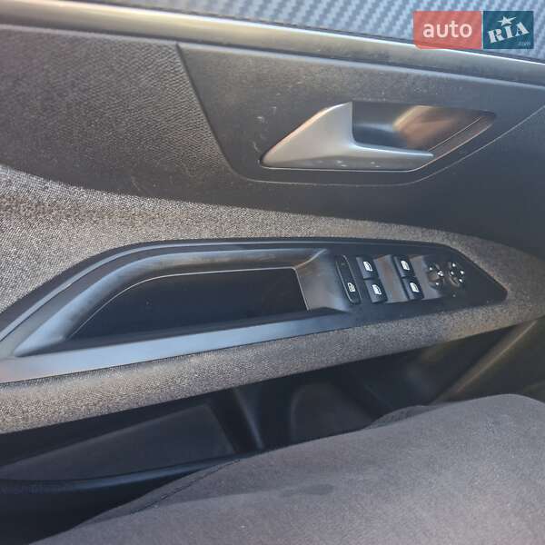 Внедорожник / Кроссовер Peugeot 3008 2017 в Староконстантинове