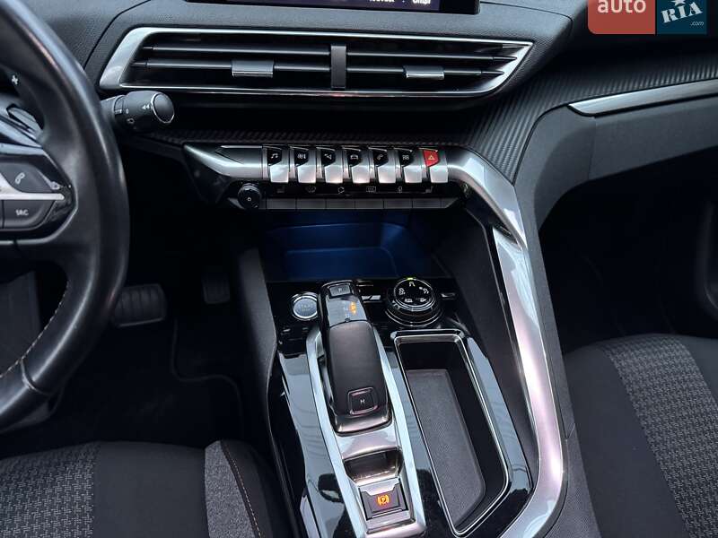 Внедорожник / Кроссовер Peugeot 3008 2017 в Киеве