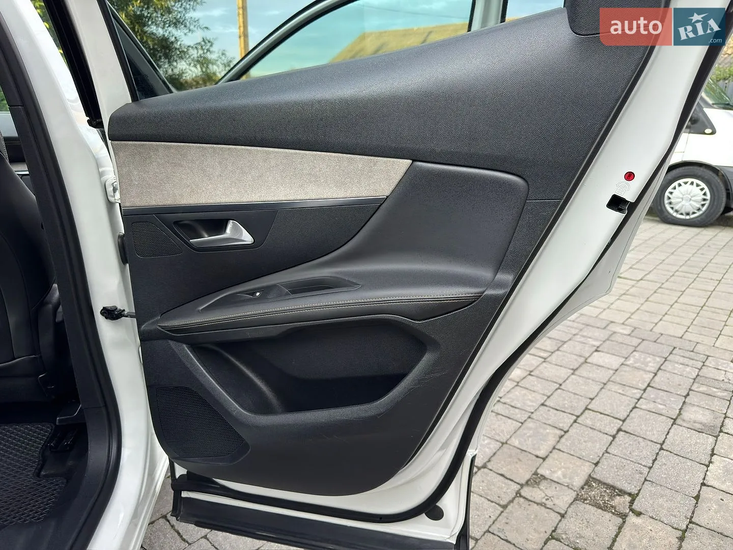 2017 Peugeot 3008 - мініатюра 39