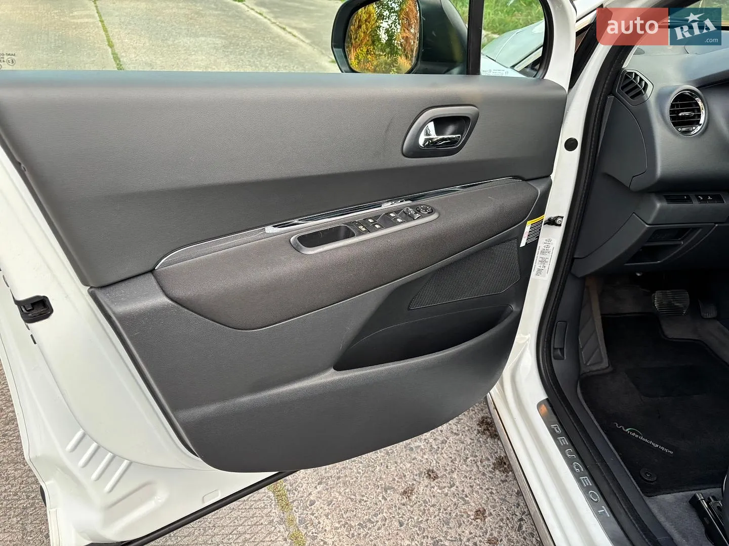 2011 Peugeot 3008 - мініатюра 16