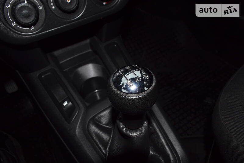 Седан Peugeot 301 2013 в Києві