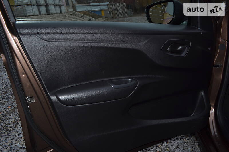 Седан Peugeot 301 2013 в Києві