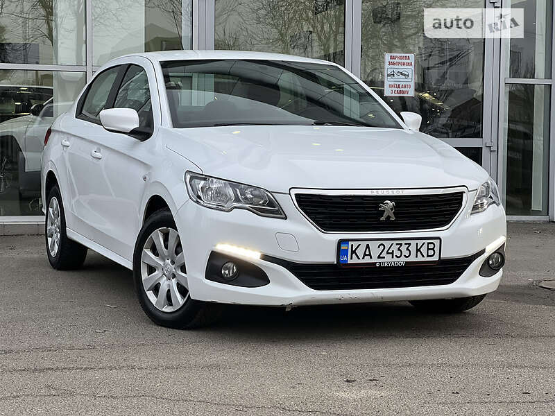 Седан Peugeot 301 2017 в Киеве