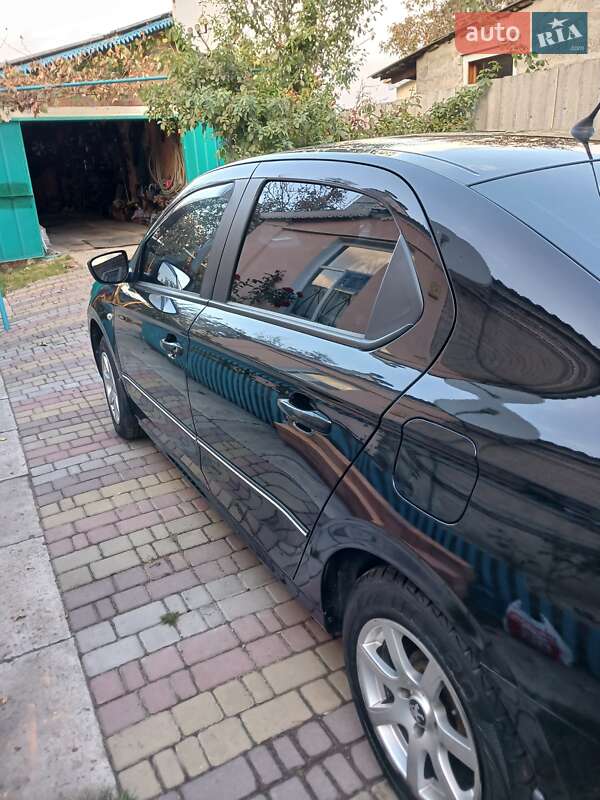 Седан Peugeot 301 2013 в Харкові