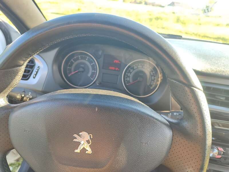 Седан Peugeot 301 2013 в Козельце