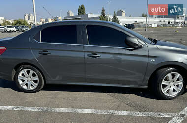 Седан Peugeot 301 2013 в Києві