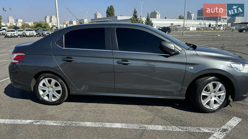 Седан Peugeot 301 2013 в Києві