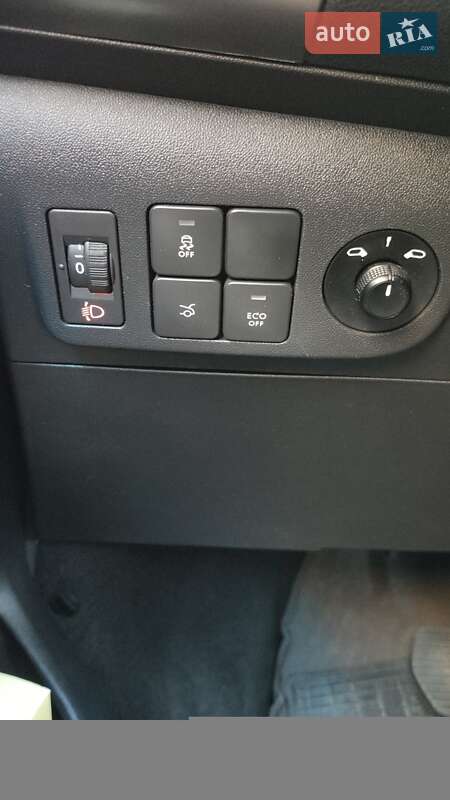 Седан Peugeot 301 2016 в Харкові