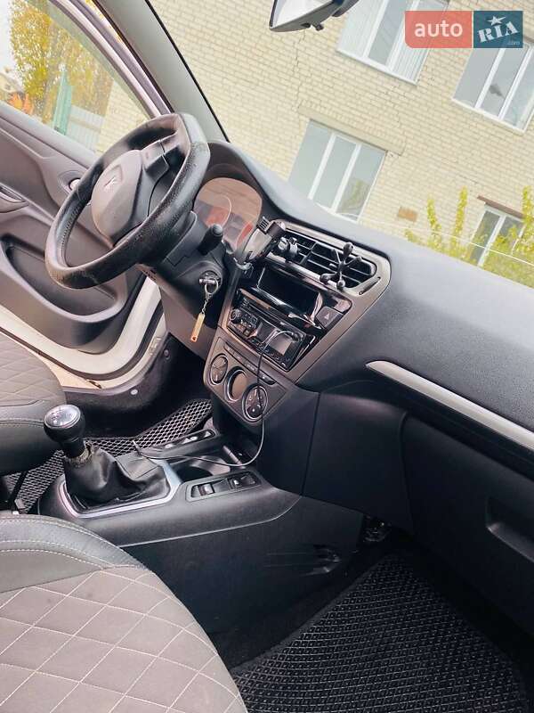 Седан Peugeot 301 2013 в Переяславе