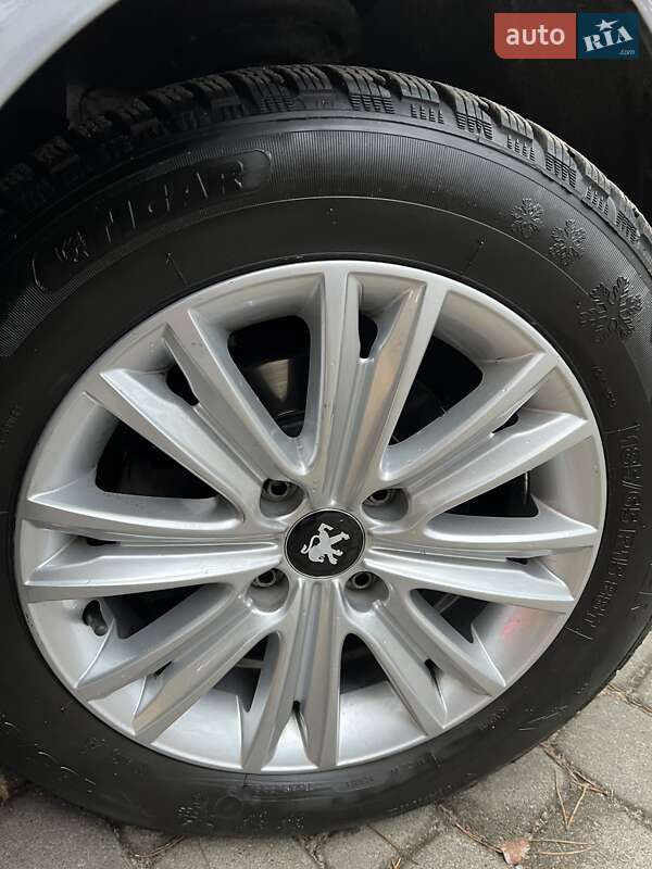 Седан Peugeot 301 2020 в Ирпене