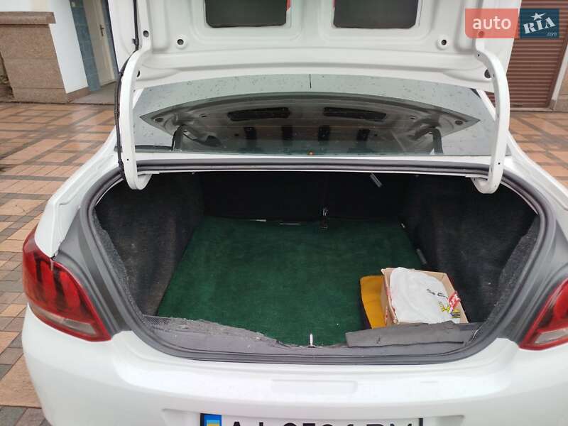 Седан Peugeot 301 2018 в Обухові