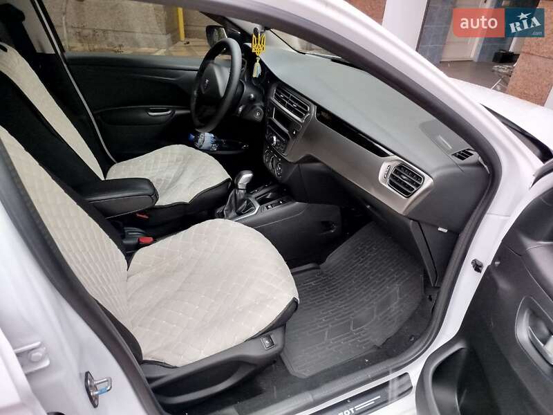 Седан Peugeot 301 2018 в Обухові