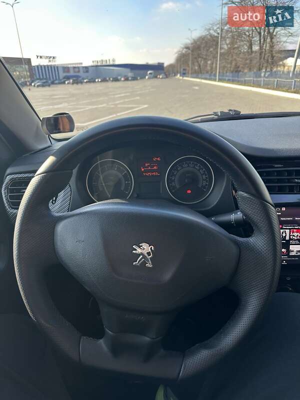 Седан Peugeot 301 2013 в Одесі