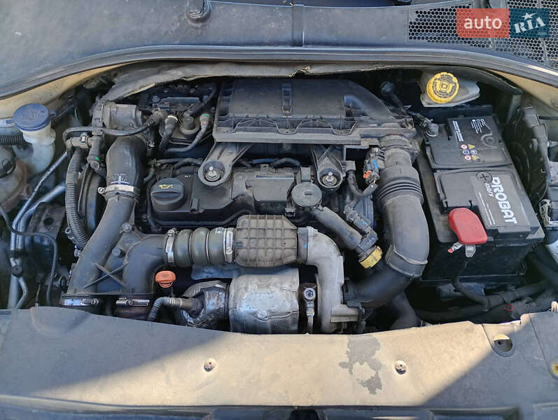 Седан Peugeot 301 2017 в Остер