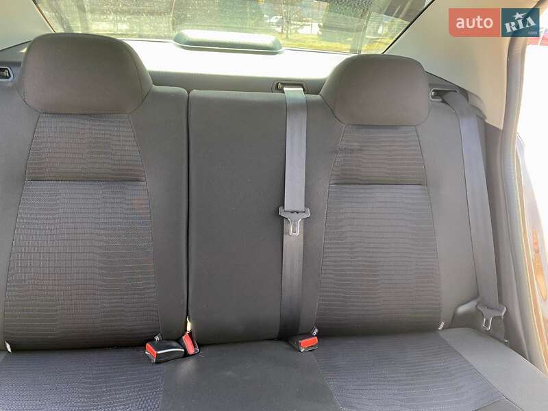 Седан Peugeot 301 2016 в Івано-Франківську