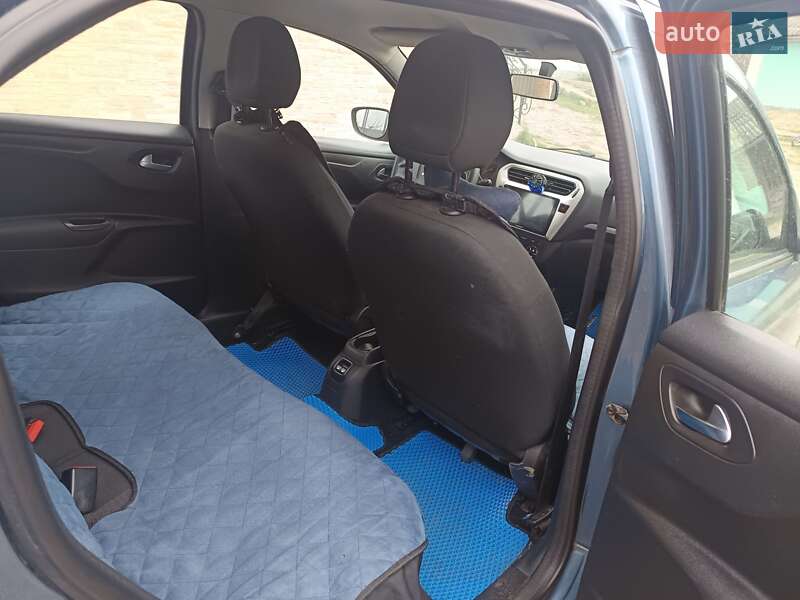 Седан Peugeot 301 2016 в Сумах