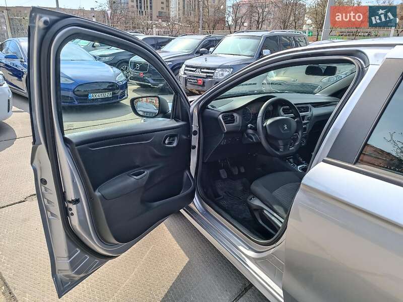 Седан Peugeot 301 2018 в Харькове