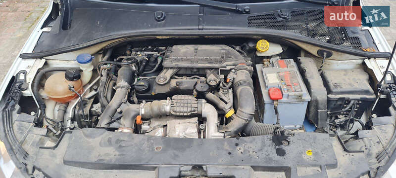 Седан Peugeot 301 2013 в Львові