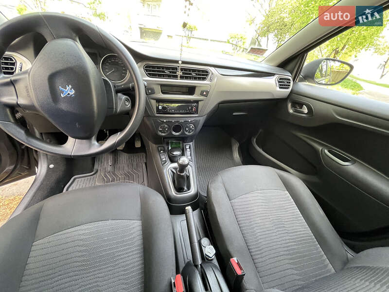 Седан Peugeot 301 2017 в Сокале
