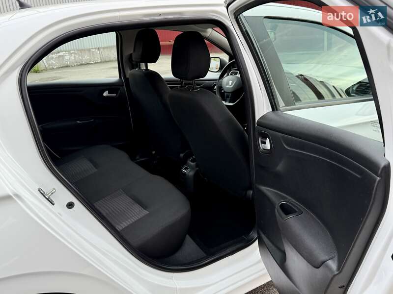 Седан Peugeot 301 2020 в Киеве