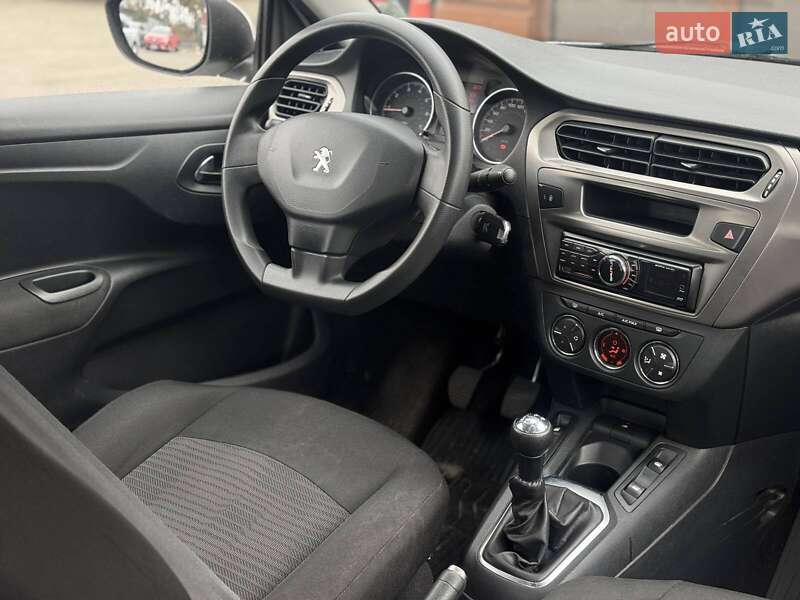 Седан Peugeot 301 2018 в Киеве