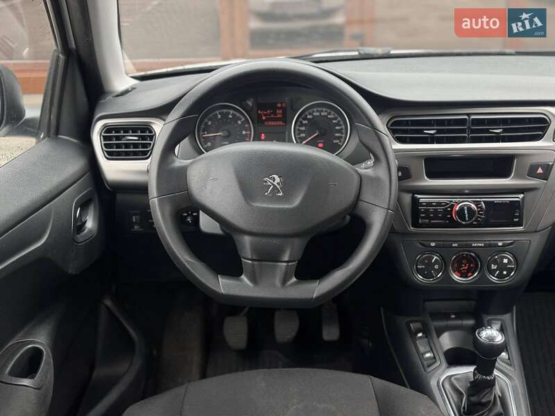Седан Peugeot 301 2018 в Киеве