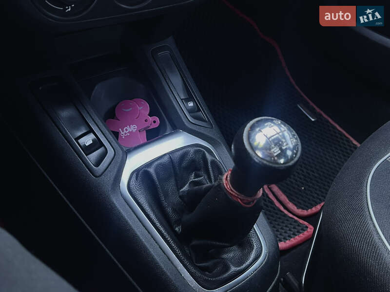 Седан Peugeot 301 2016 в Миколаєві