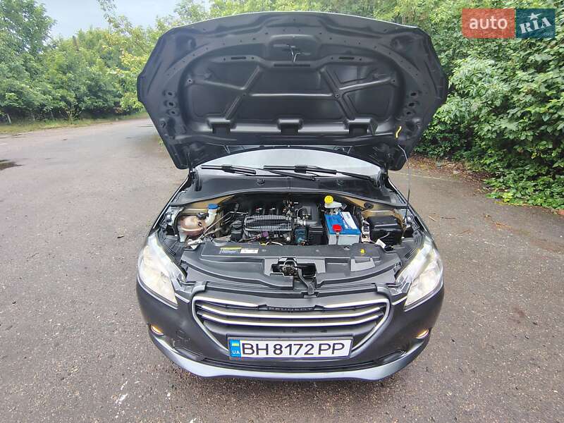 Седан Peugeot 301 2016 в Роздільній