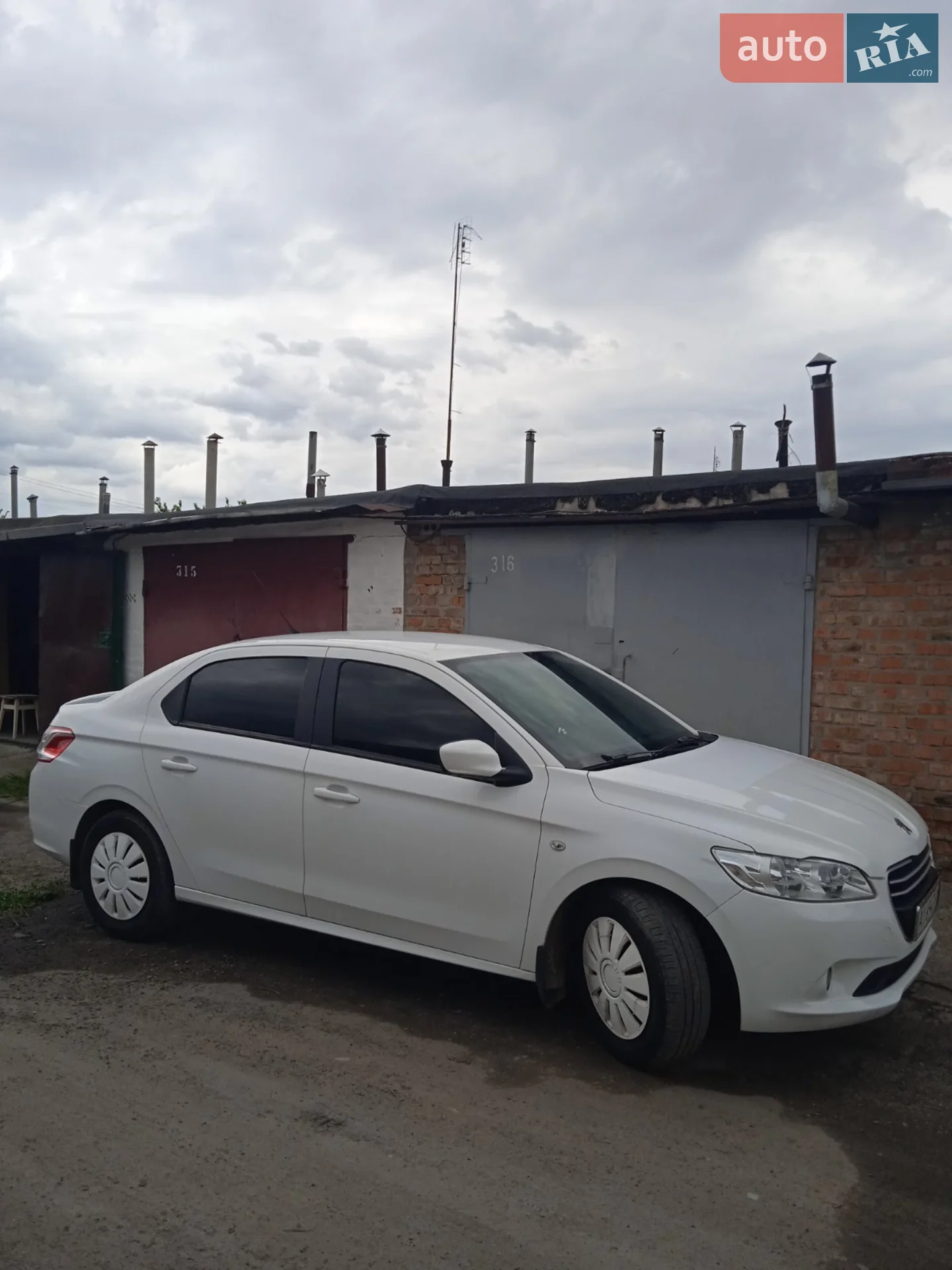 2016 Peugeot 301 - фото 1