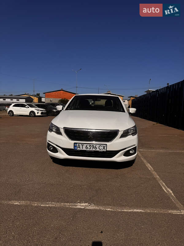 Седан Peugeot 301 2019 в Львове