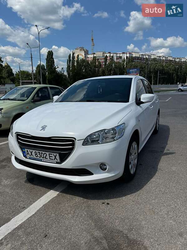 Седан Peugeot 301 2015 в Харькове