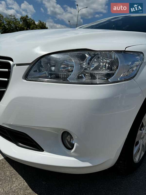 Седан Peugeot 301 2015 в Харькове