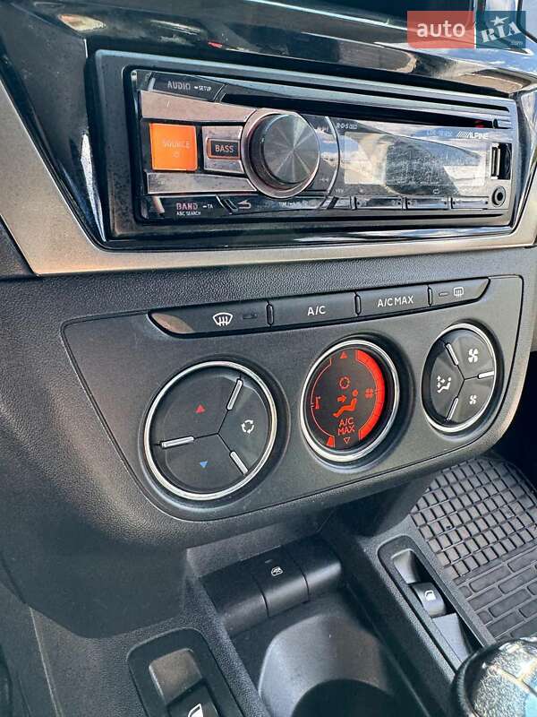 Седан Peugeot 301 2015 в Харькове