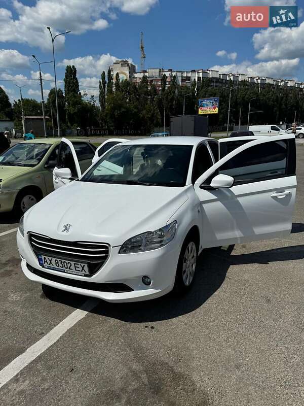 Седан Peugeot 301 2015 в Харькове