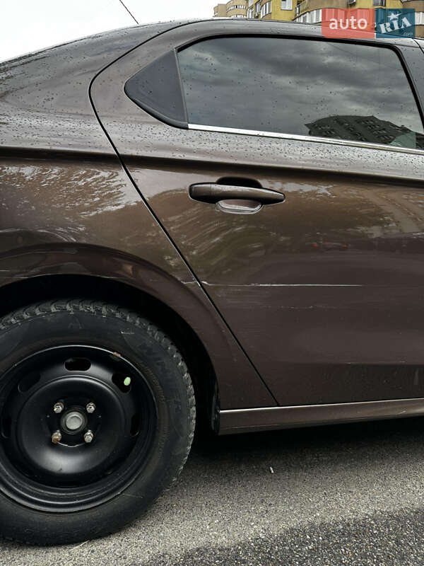 Седан Peugeot 301 2013 в Києві