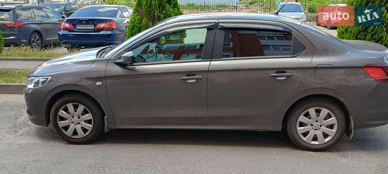 Седан Peugeot 301 2017 в Красилові