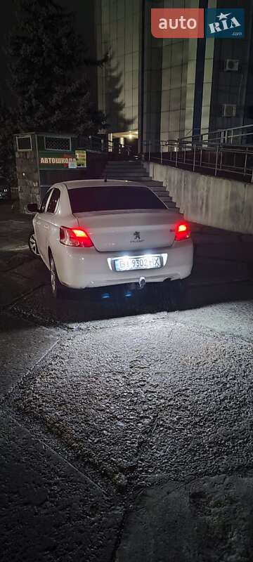 Седан Peugeot 301 2013 в Горішніх Плавнях