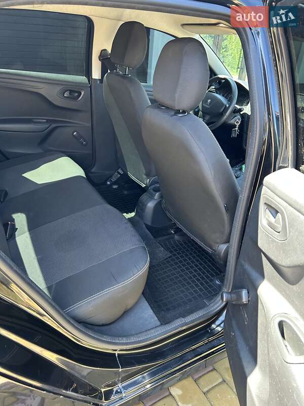 Седан Peugeot 301 2016 в Запоріжжі