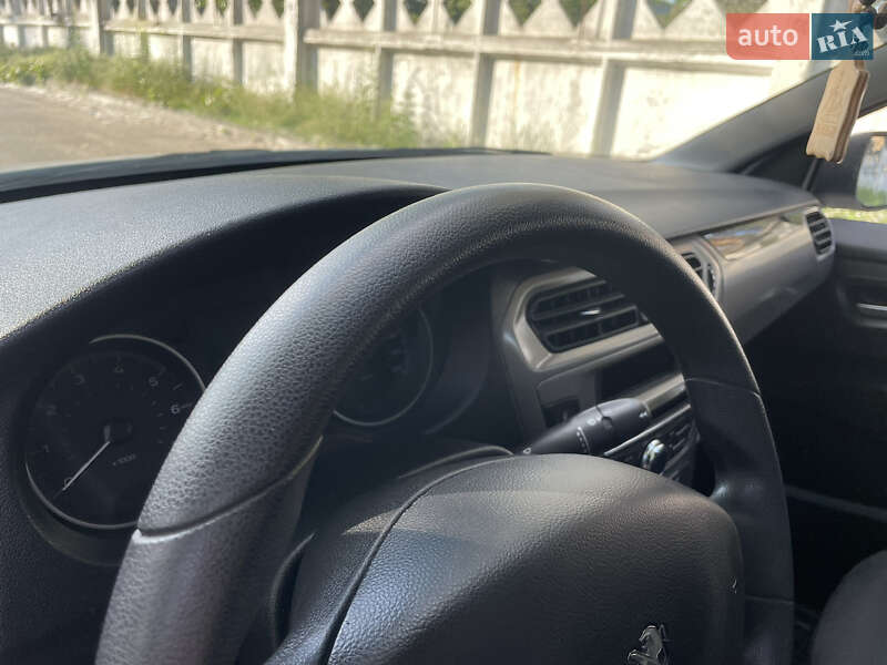 Седан Peugeot 301 2020 в Киеве