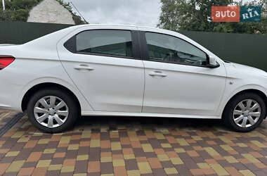 Седан Peugeot 301 2017 в Ружині
