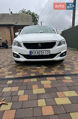 Седан Peugeot 301 2017 в Ружине