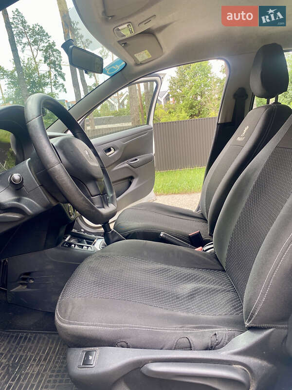 Седан Peugeot 301 2018 в Киеве