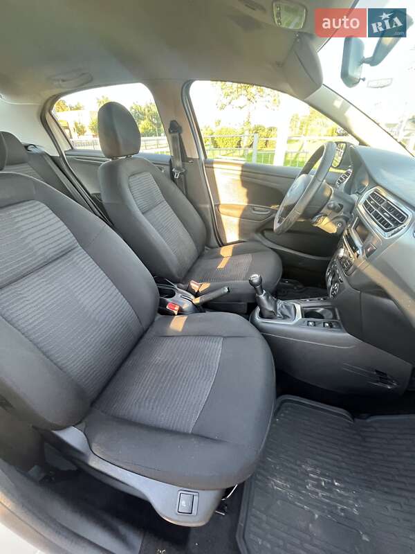 Седан Peugeot 301 2020 в Киеве