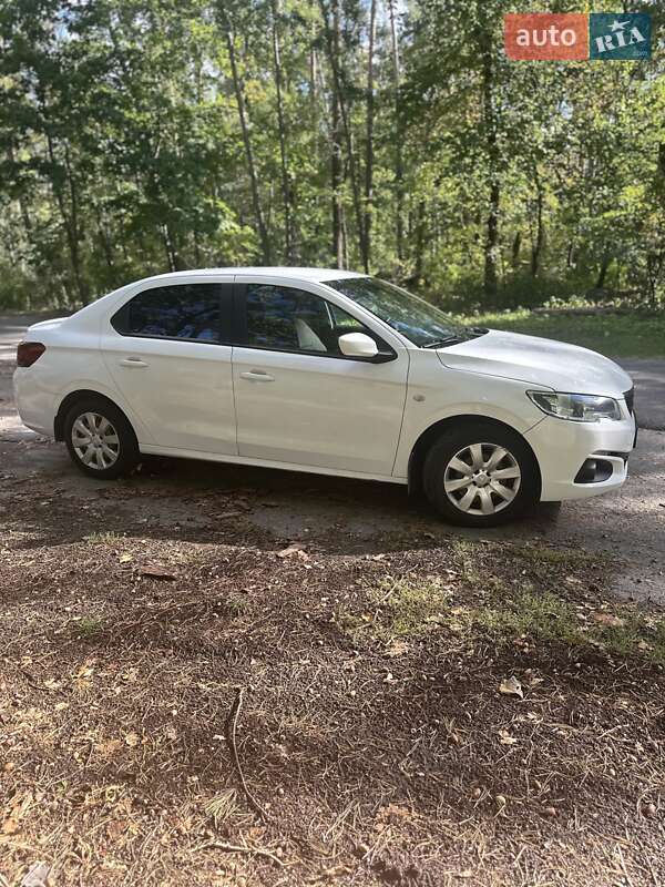 Седан Peugeot 301 2017 в Києві
