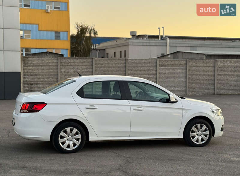 Седан Peugeot 301 2017 в Днепре