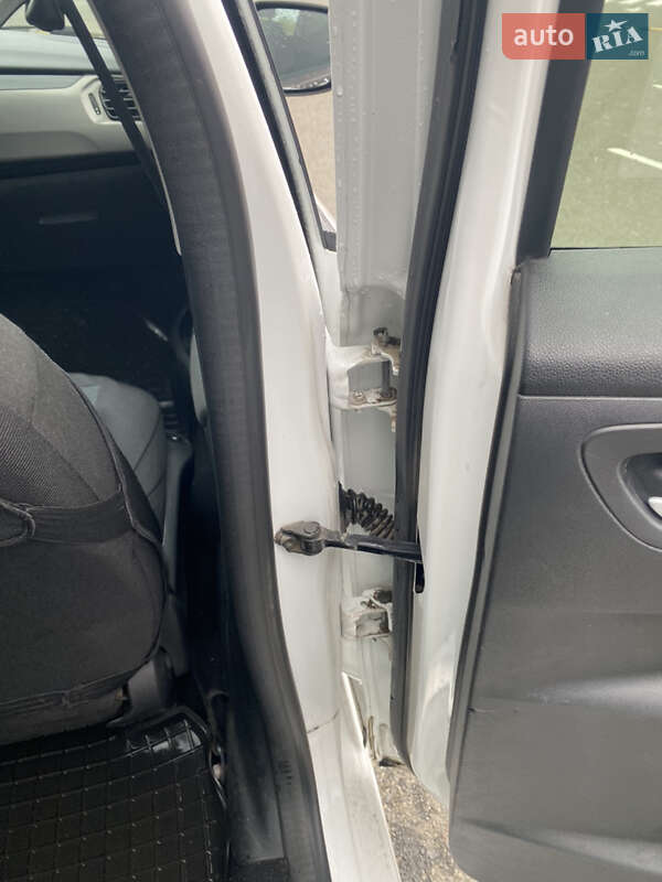 Седан Peugeot 301 2018 в Киеве фото 12 Седан Peugeot 301 2018 в Киеве