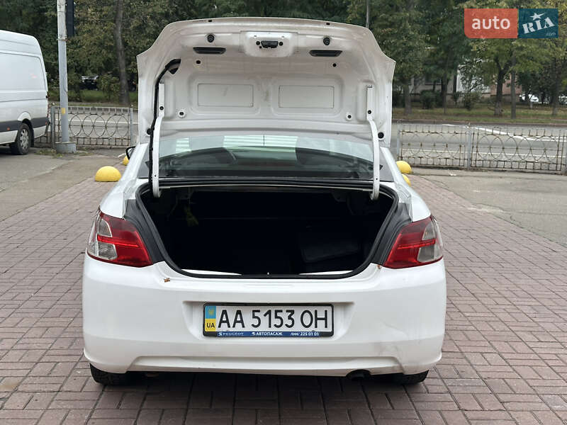 Седан Peugeot 301 2013 в Киеве