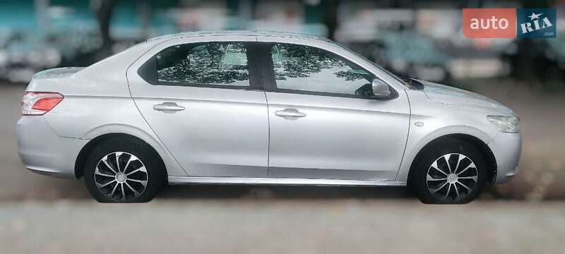 Седан Peugeot 301 2013 в Киеве