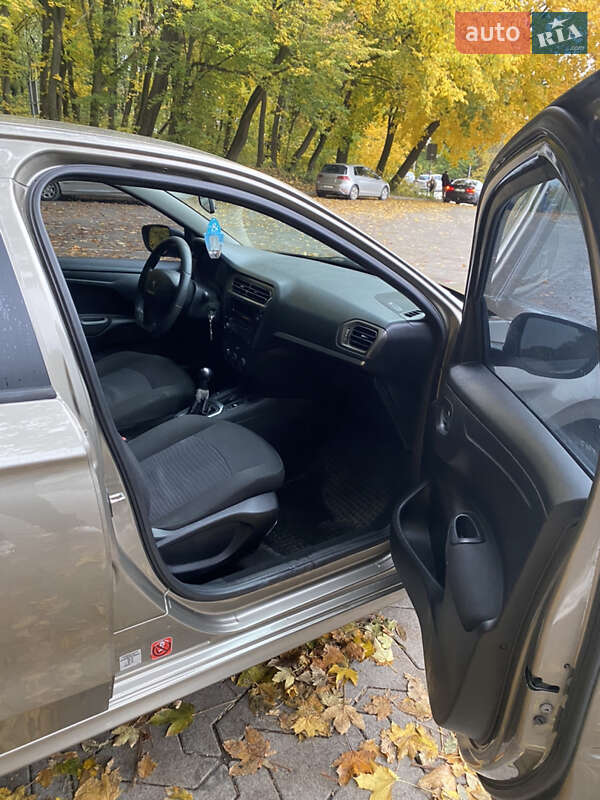 Седан Peugeot 301 2013 в Тернополе